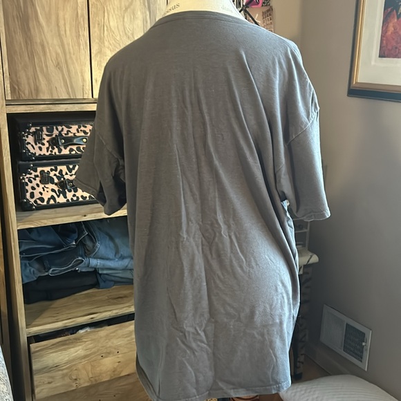 Fruit of the Loom Platinum Gray V-Neck Shirt - XL - Picture 3 of 4